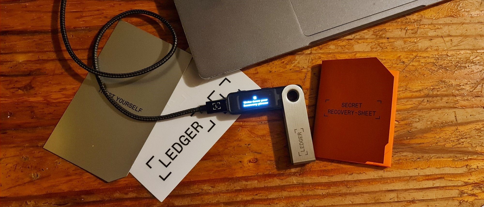 کیف پول لجر نانو اس پلاس (Ledger Nano S Plus)